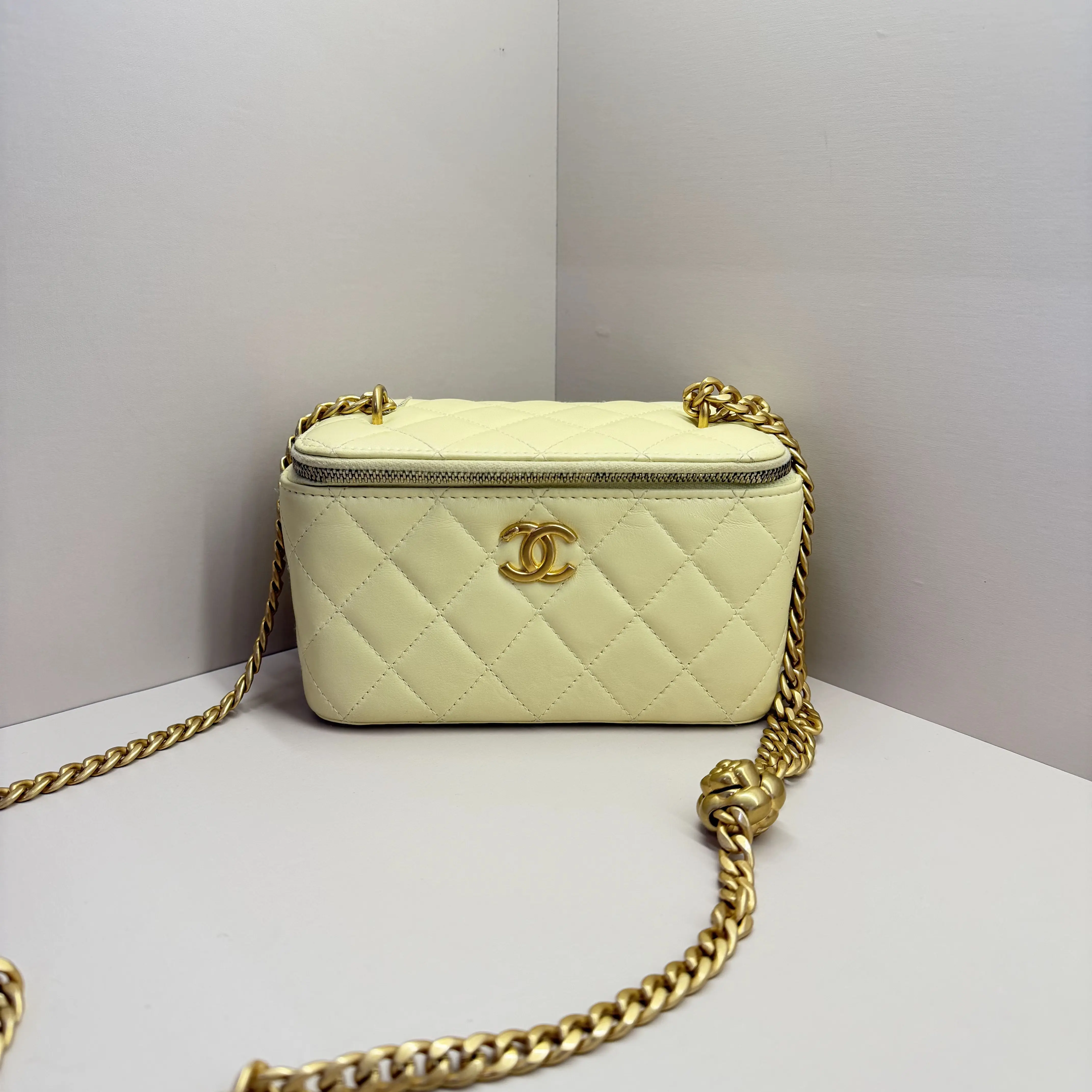 Pre-owned CHANEL Quilted Vanity Case Crossbody Bag, Pale Yellow Lambskin with Adjustable Gold Knot Chain (Microchip Code G08AP8HK, Made in Italy) A200 HK