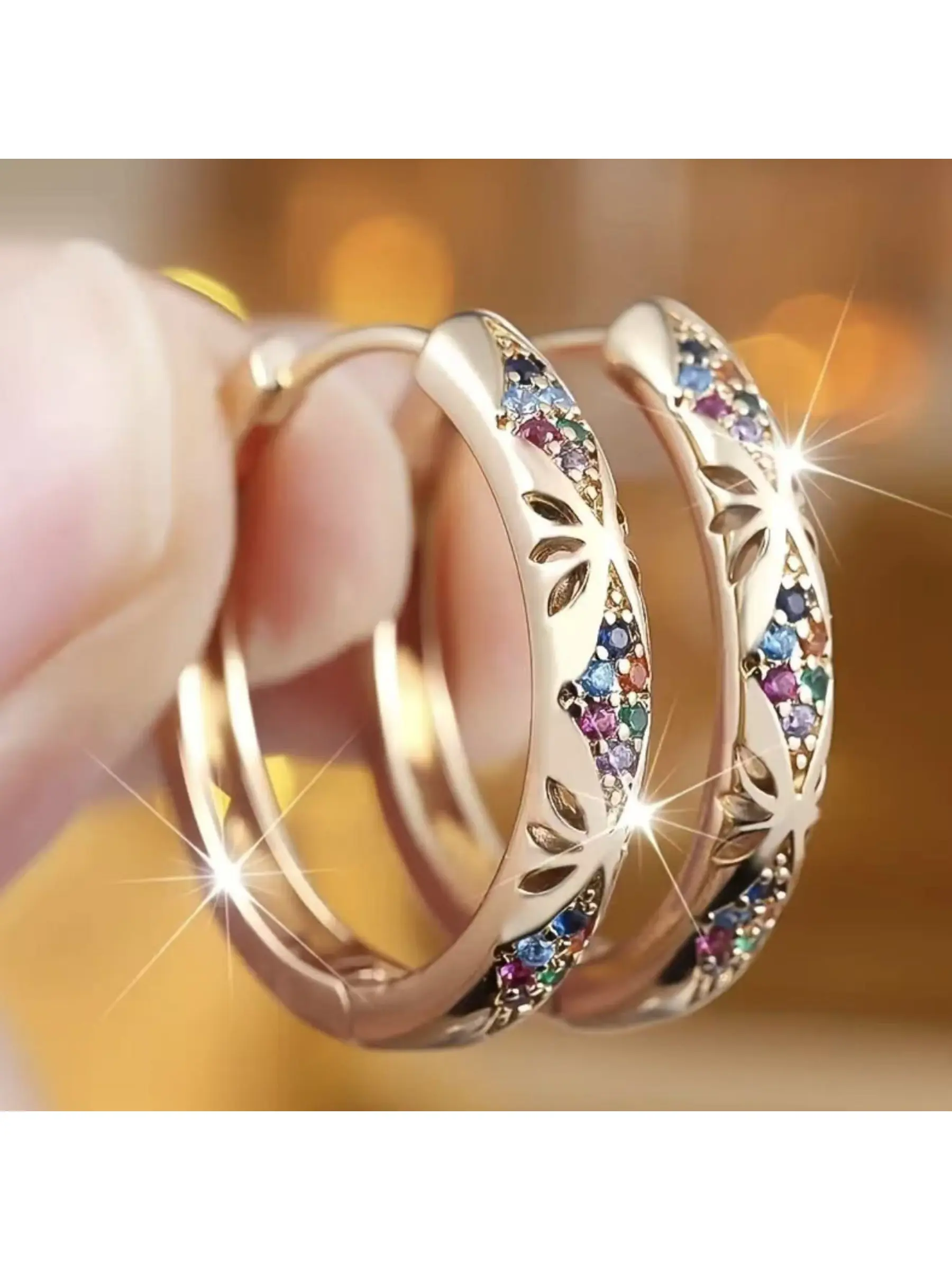 A pair of women's classic, luxurious, fashionable, elegant and versatile exquisite jewelry with Sparkling Zircon Inlay inlaid with cubiczirconia, suitable for parties, weddings and daily wear.