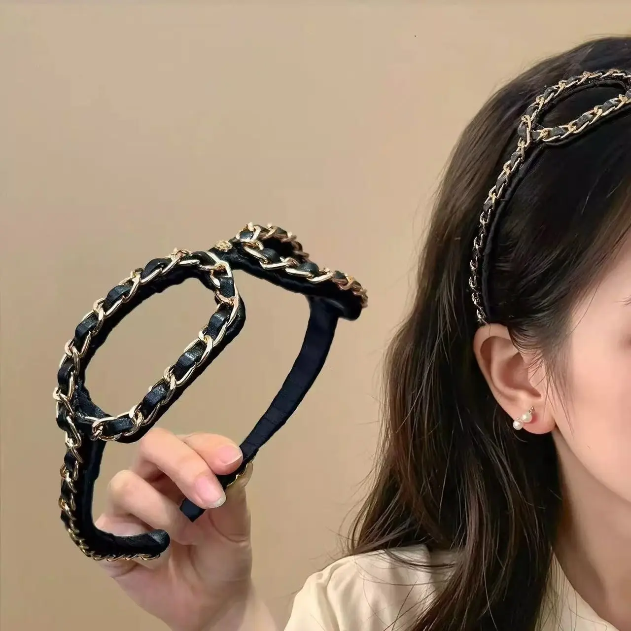 Elegant Chain Headband with Gold and Black Accents for Stylish Hair Accessories