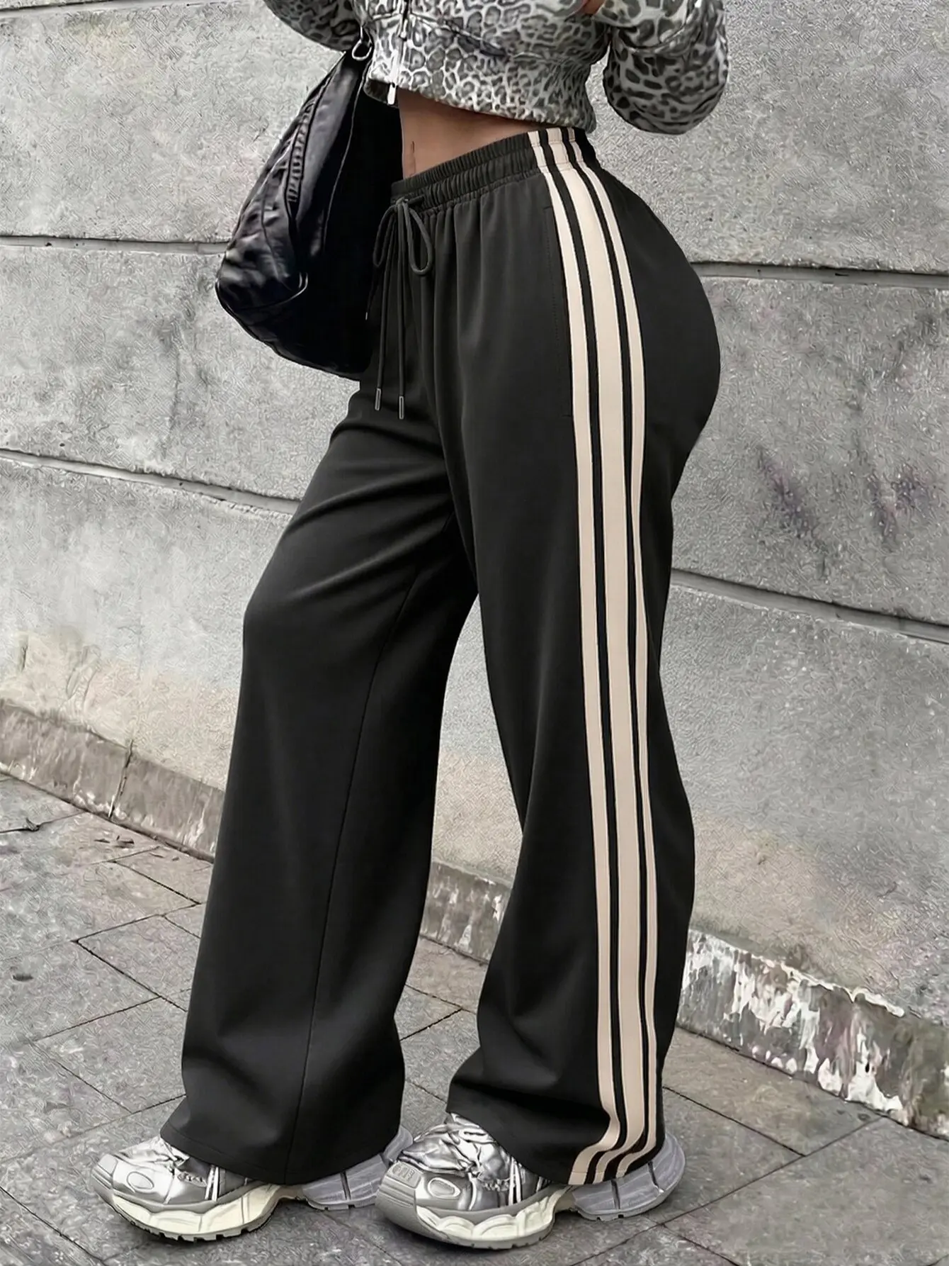 Women’s retro black striped wide-leg jogger pants casual elastic waist, loose straight-leg athletic wear, Y2K striped wide-leg pants fast shipping Womenswear