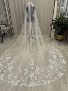Wedding veil with lace embroidery
