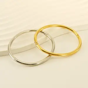 Simple and fashionable oval bracelet, simple and niche, versatile, feminine, stainless steel bracelet that does not fade