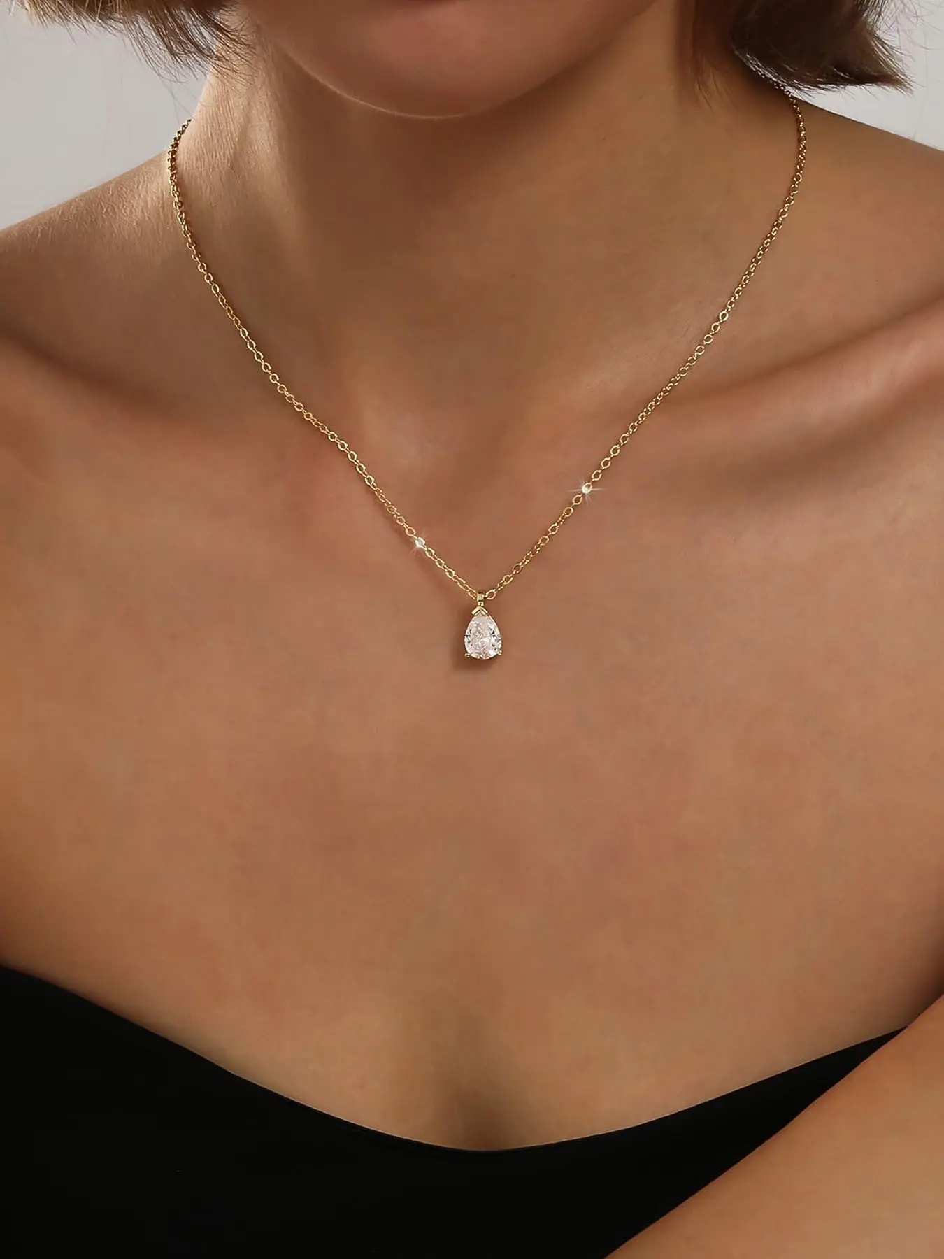 Golden Necklace for Women Dainty Pendant Chain Teardrop Charm Trendy Exquisite Jewelry Gift Dangling Charms Necklace Droplet Pendant Necklace