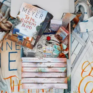 Sweet Tea and a Southern Gentleman: Deluxe Book Box for Romance Lovers
