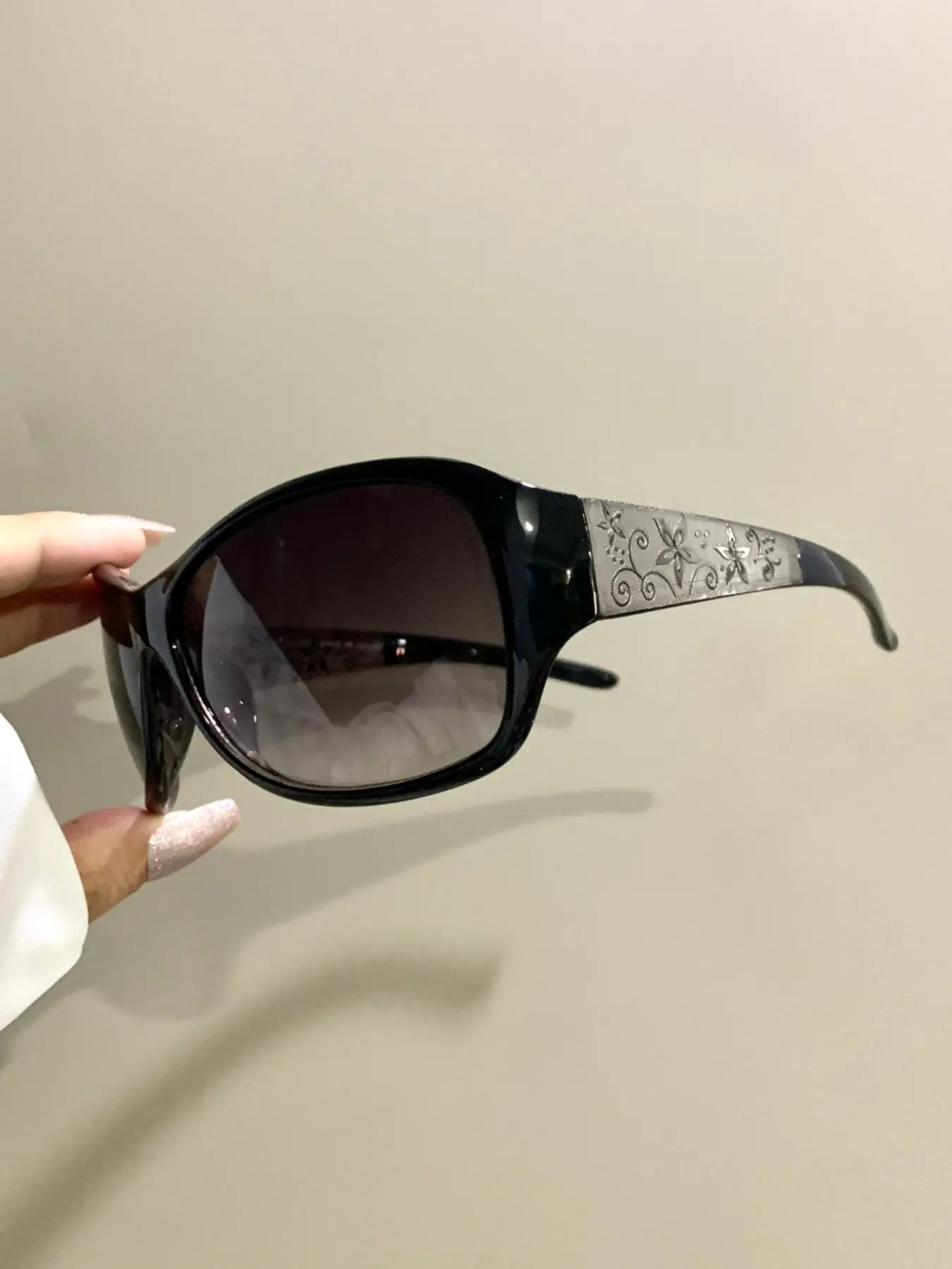 Punk Fashion Glasses with Metal Hinges, Elegant Frame Legs with Floral Patterns, Trendy Decorative Eyewear for Men and Women, Trendy Styling Punk Style Sunglasses