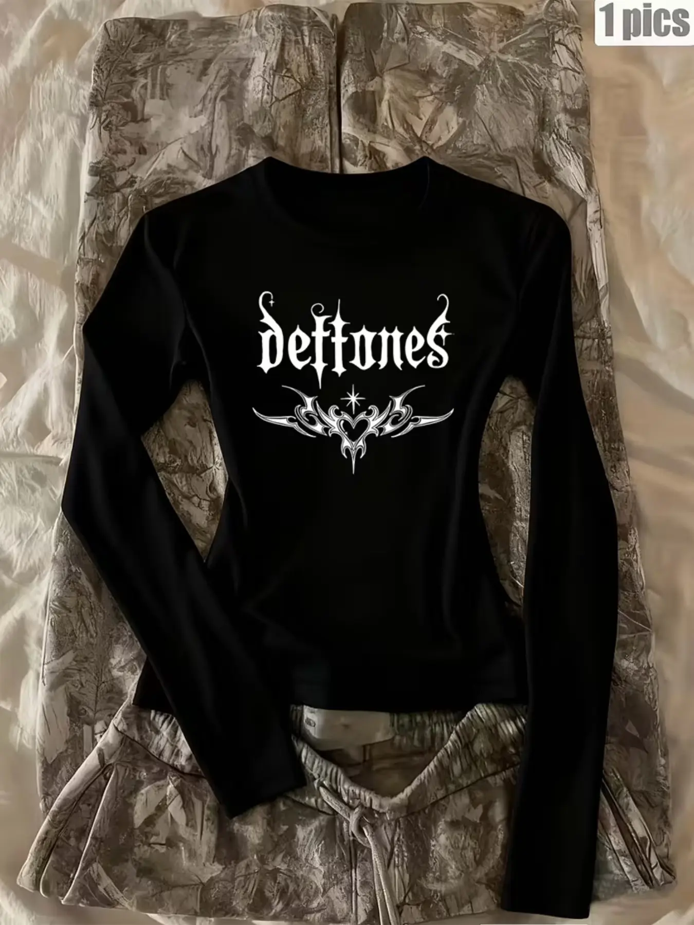 Women's summer gothic metallic print slim-fit long-sleeved top, Casual Sports Tops, gothic rock style, slim fit, suitable for everyday casual sportswear/concert attire.