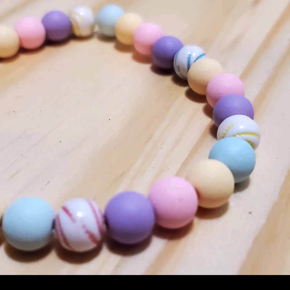 Acrylic beaded bracelet