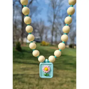 Chunky Necklace – Cream – Blue flower