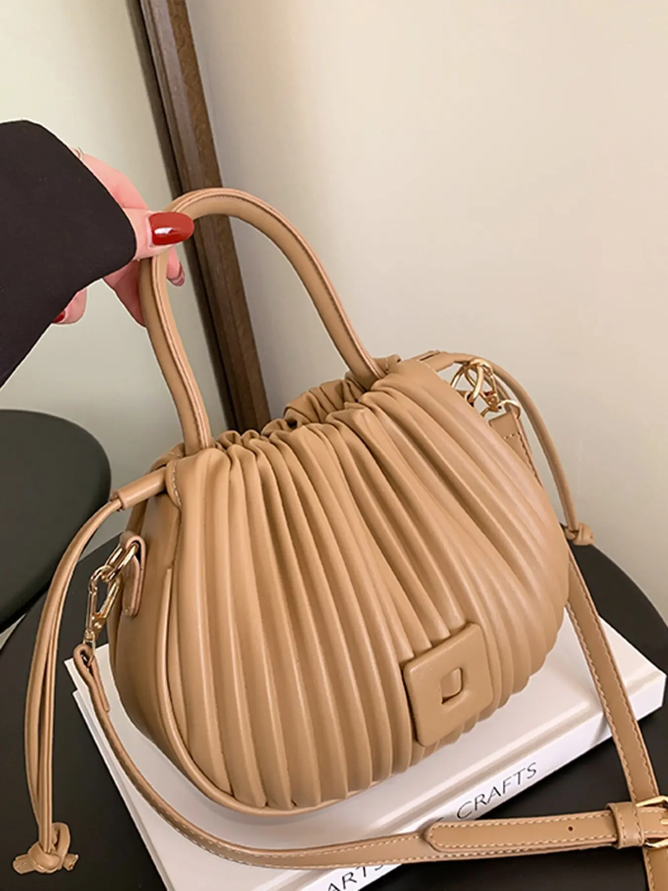 Niche design pleated cloud bag, Chic crossbody purse, Fashion crossbody bag, Casual crossbody bag, square buckle decorated shoulder crossbody bag, simple solid color, exquisite and compact, suitable for daily travel, shopping, etc.