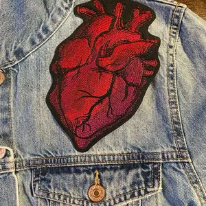 Painted Anatomical Heart Embroidered Patch, 2.44"x3.82" Iron-On/Sew-On Heart Embroidery Patch, High-Quality Stitching, Artistic Design Sewing Accessory for Jackets, Sweaters