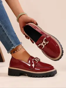 Women's new fashion thick-soled comfortable and soft PU Leather loafers, Chain decorated loafers, must-have for everyday casual outfits, featuring a simple, versatile chain design with slip-on flats, essential for year-round work commuting, gifts