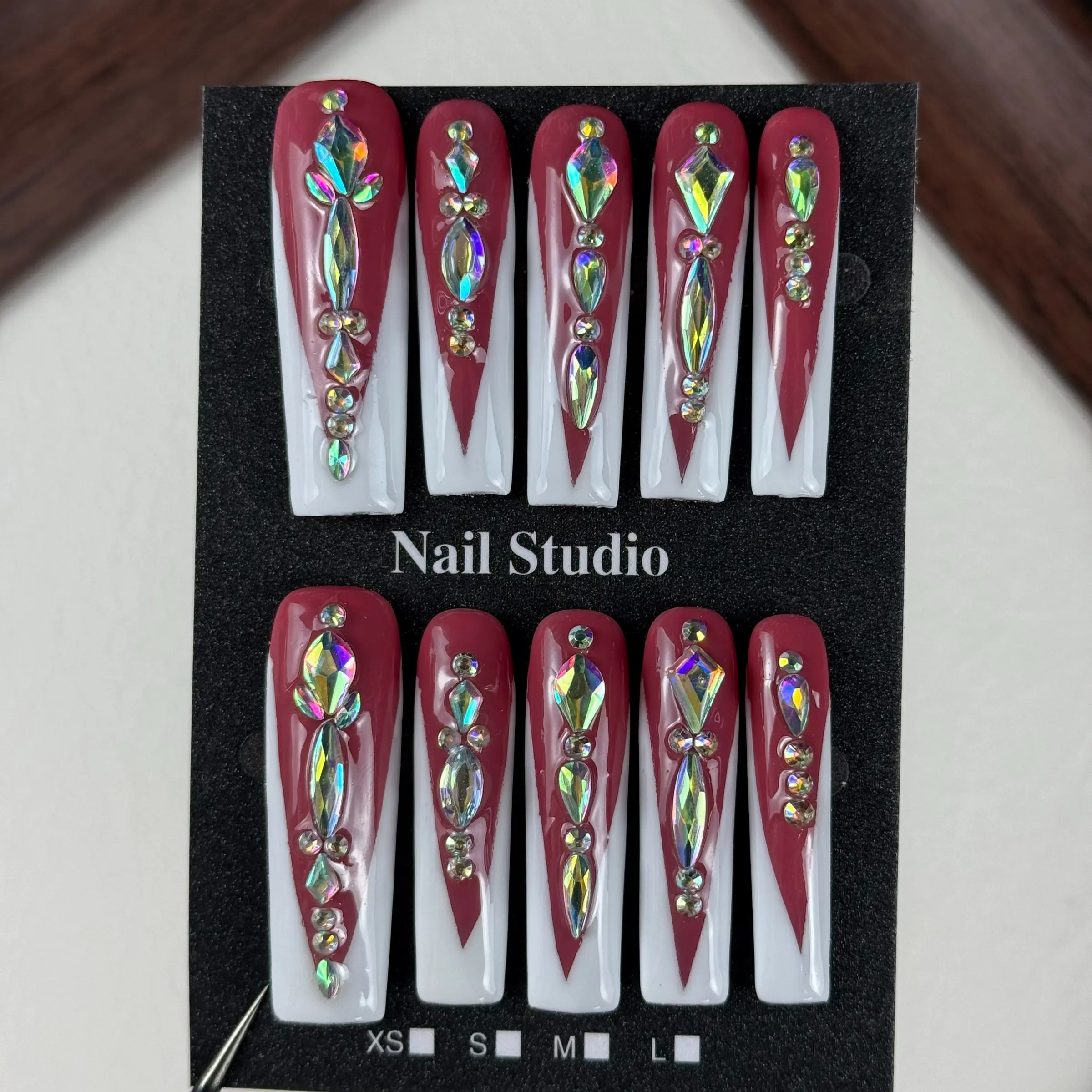 10pcs high-end Luxury-retro style, hand-painted V-shaped design, three-dimensional dazzling cluster of diamonds handmade fake nails, Nail stickers suitable for attending important banquets, birthday parties and visiting stores for exploration