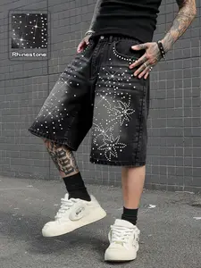 Men's denim mid-length shorts, adorned with sparkling diamonds. The entire shorts are decorated with dazzling white diamonds, adding a touch of brilliance to the summer street style and creating a fresh and casual vacation atmosphere.