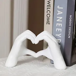 1 elegant heart-shaped hand statues, suitable for modern home decoration, office display, wine cabinet decoration, desktop decoration, Christmas gifts.