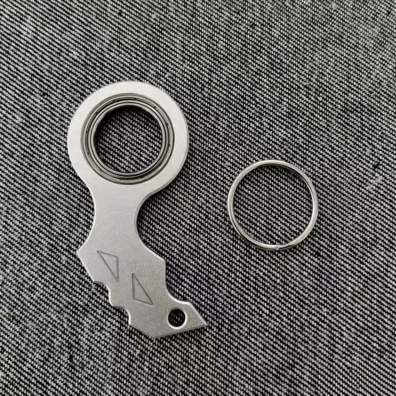 Aluminum Alloy Karambit Spinner Keychain, Silent Rotating EDC Fidget Toy, Anti-Anxiety Boredom Relief Key Ring for Men