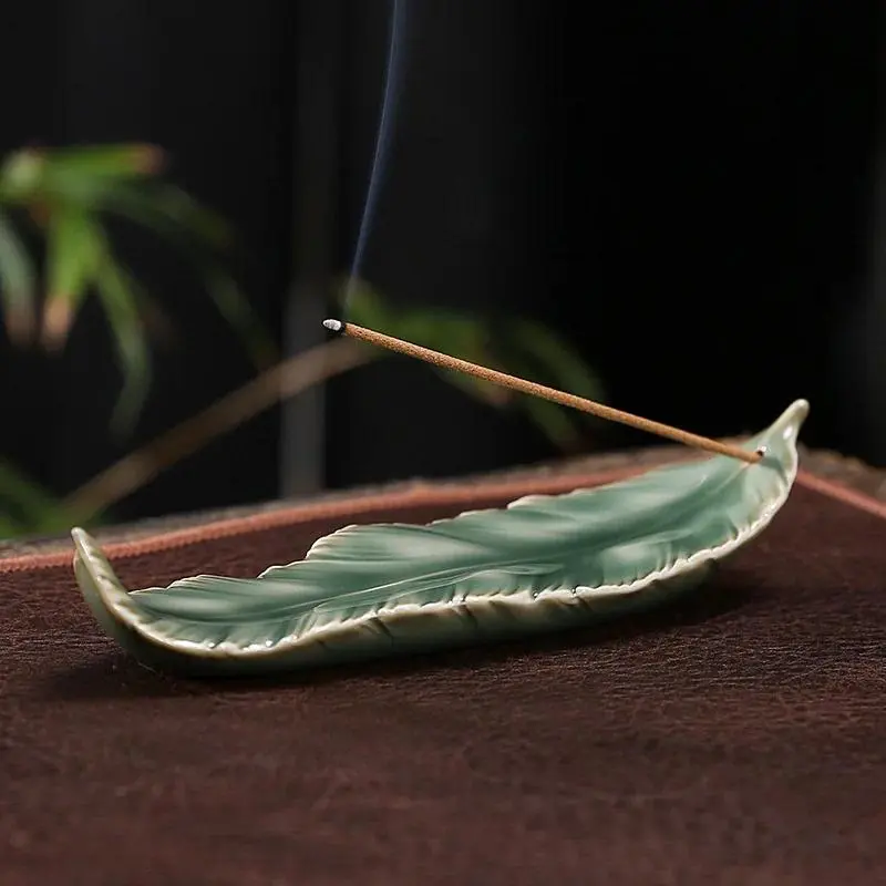 Creative Ceramic Incense Burner, 1 Count Feather Design Incense Holder, Calming Home Fragrance Holder, Aromatherapy Home Fragrances, Floral Woody Aroma, Home Decor Supplies for Living Room Bedroom, Aroma, Cool Incense Burners