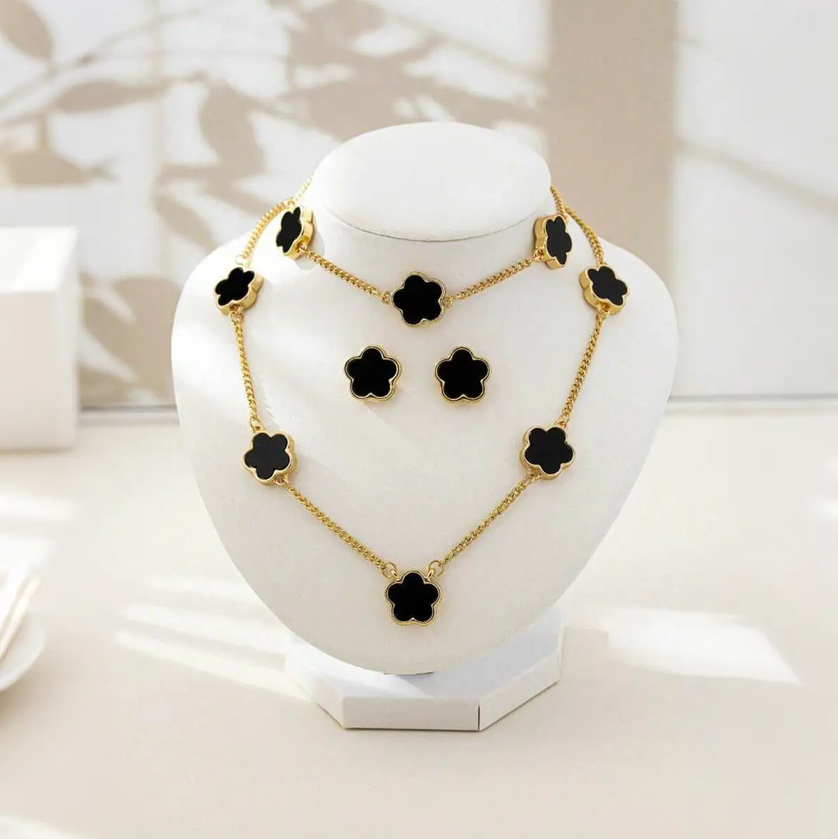 5-Pcs Lucky Flower Alloy Jewelry Set, Lucky Flower Alloy Jewelry, Lucky Flower Design Necklace Earrings Bracelet Bangle Ring Jewelry Set, Clover Gold Plated Chain Wrap Ornament & Plush Pouch for Women