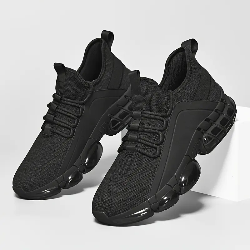 2026 Spring Summer men's new breathable sports and leisure shoes, lightweight running shoes, thick soled skateboarding shoes, black driving shoes Gymshoes High Top Sneakers