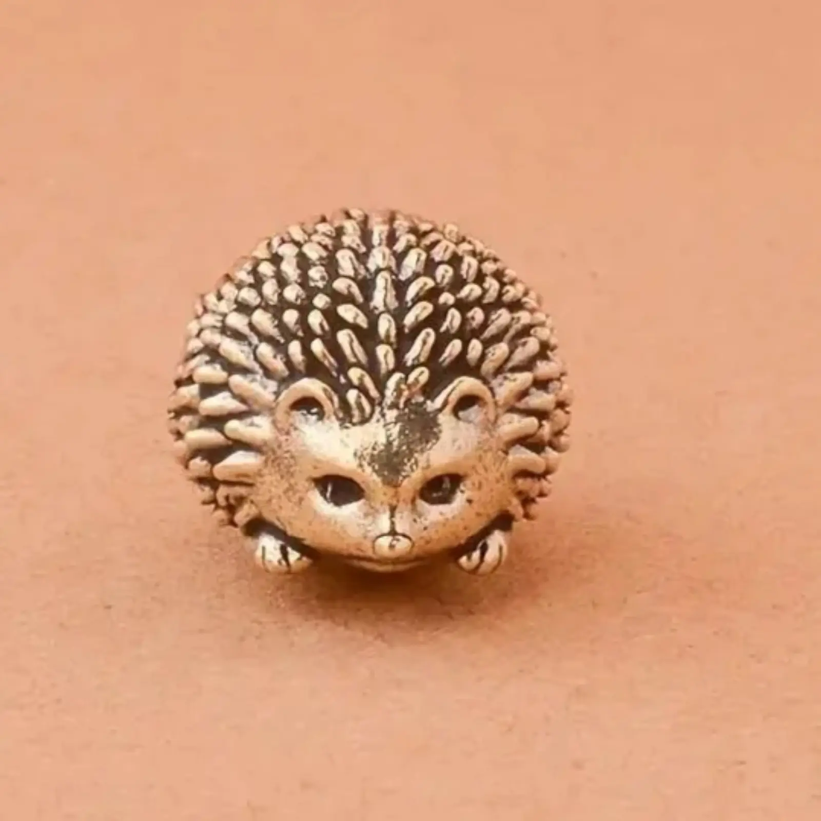 Vintage Copper-Plated Middle Hedgehog Figurine - Handmade Craft Collectible, Retro Brass Decorative Metal Ornament, Solid Copper Tea Pet, Miniature for Desktop Decor Gifts, Collectibles, Figurines & Miniatures, Miniature Things