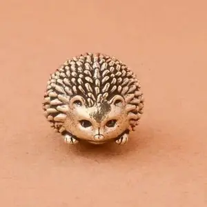 Vintage Copper-Plated Middle Hedgehog Figurine, Retro Brass Craft Ornament, Solid Copper Tea Pet Decor, Handmade Metal Artwork for Desktop Display, Home Decor Gifts