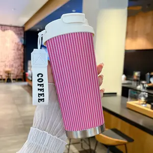 Adorable Striped Coffee Cup, 530ML Insulated Portable Travel Mug with Straw and Lid, Leak-Proof Handle, Suitable for Hot/cold Drinks