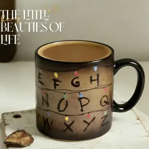 Stranger Things Funny Letter Pattern Coffee Mug Ceramic, Ceramic Coffee Cup, Upside Down Theme Heat Sensitive Color Changing, Novelty Gag Gift for TV Show Fans, Daily Use Drinkware Perfect for Friends Colleagues Family Birthday Gift, Funny Accent Mug