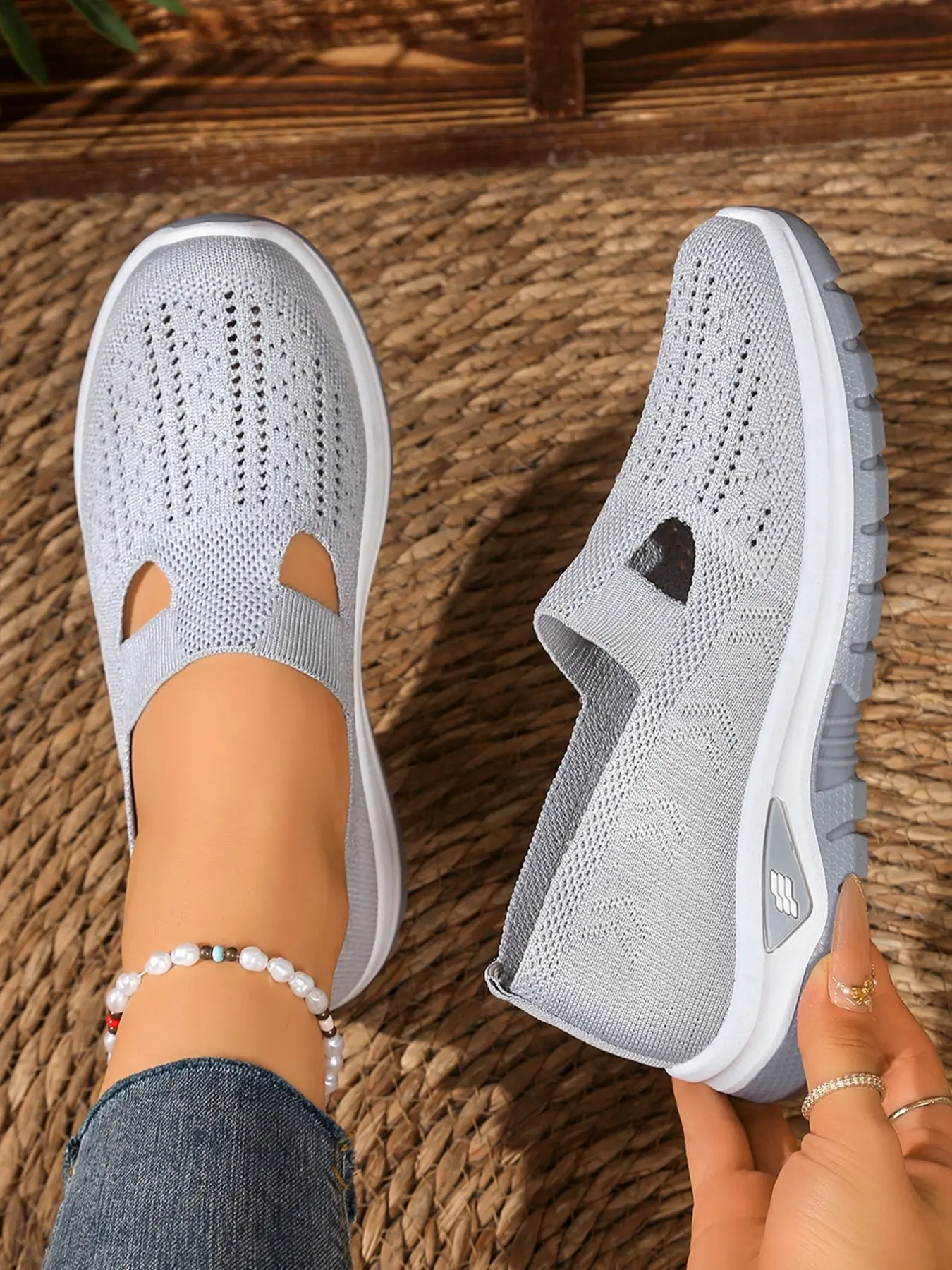 Spring Summer New Elastic Breathable Flyknit Slip-On Women's Shoes, Soft Sole Lightweight Hollow Out Casual Mom Shoes, Comfortable Walking Shoes, Beach Casual Shoes, Leisure Shoes