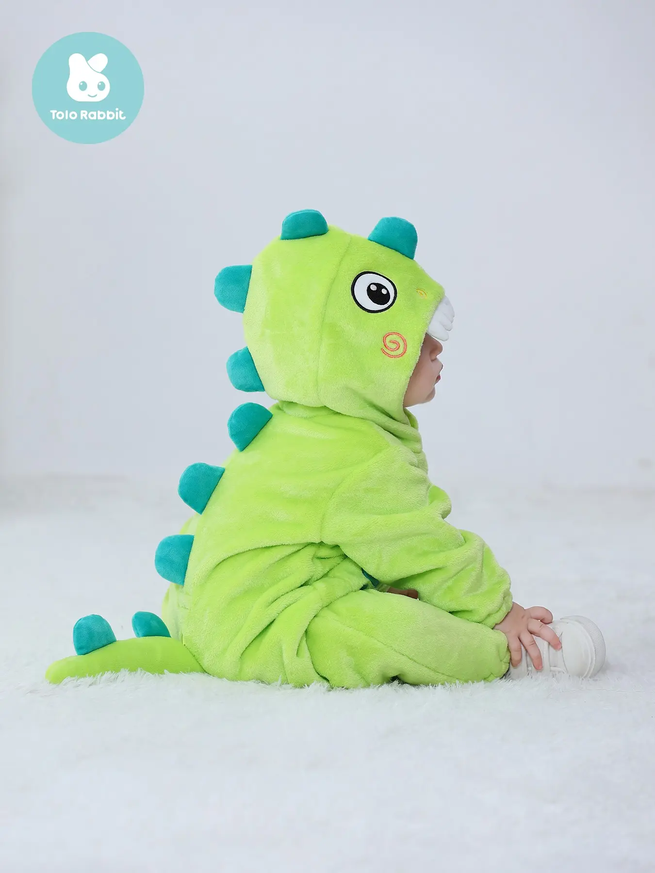 Cute Dinosaur Onesie with Tail, Baby Fall Winter Warm Crawling Suit, Outdoor Carry-On Clothes, Adorable Infant, Wearable Dinosaur Costume
