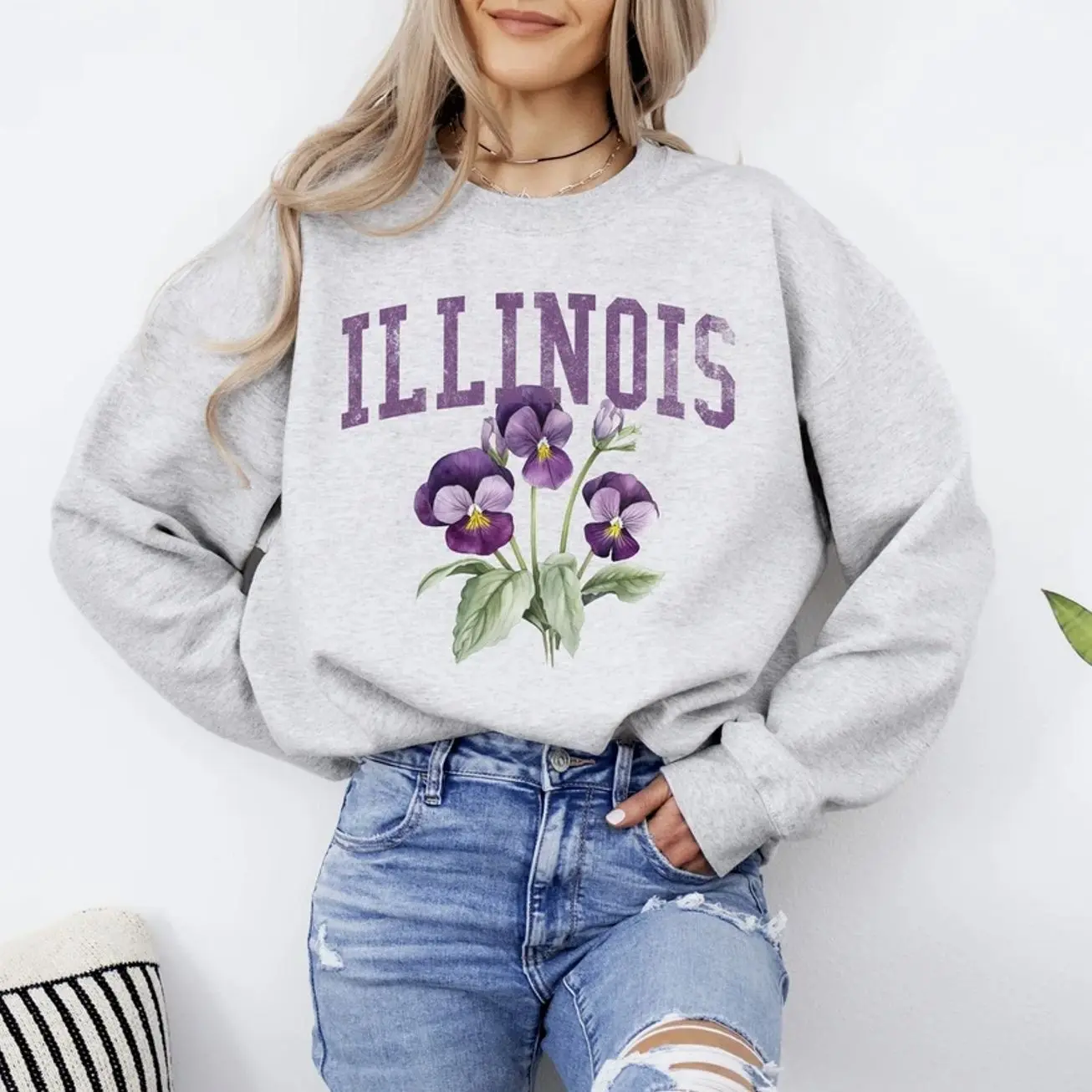 Cool Vintage Illinois State Flower Emblem Graphic Gildan 18000 Sweatshirt Aesthetic