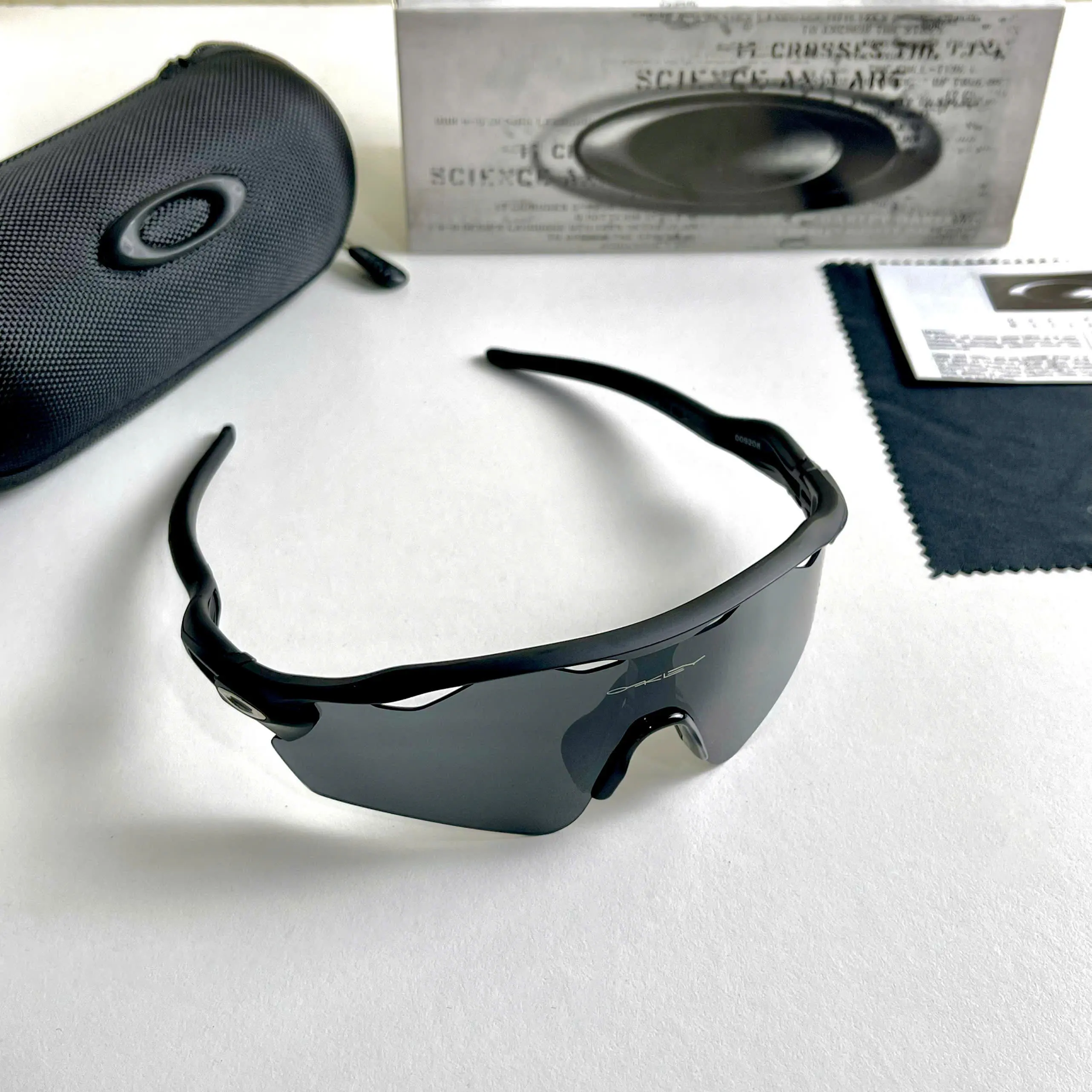 Oakley Radar EV Path Sports Sunglasses - UV400 Protection, Unisex Design, Suitable for Cycling, Running