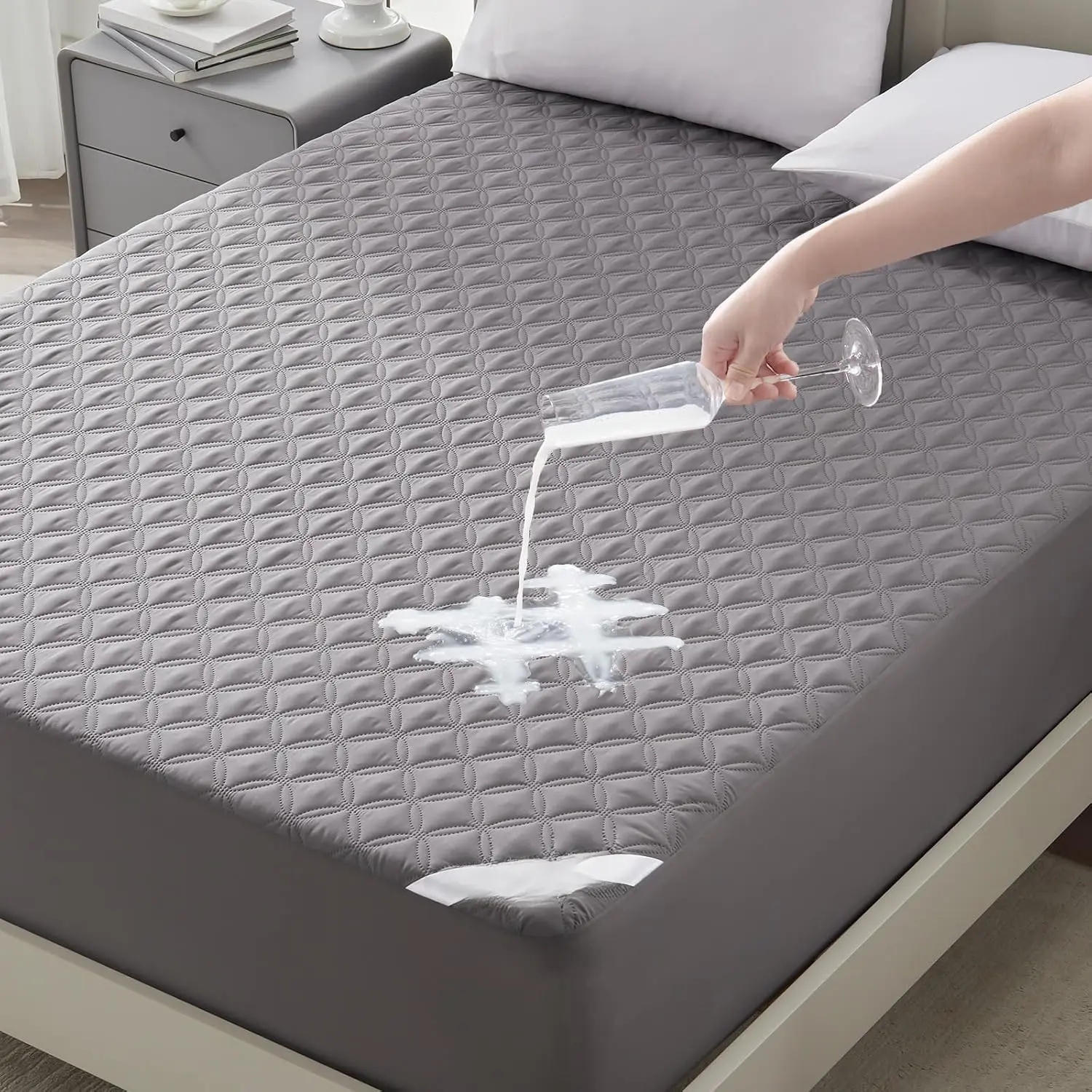 Mattress Protector, Noiseless  Size Mattress Pad with Deep Pocket Fitted Up to 6-18 inches, Soft Breathable Dirt-Proof Bed Mattress Cover Washable for Bedroom, Hotel (Gray)