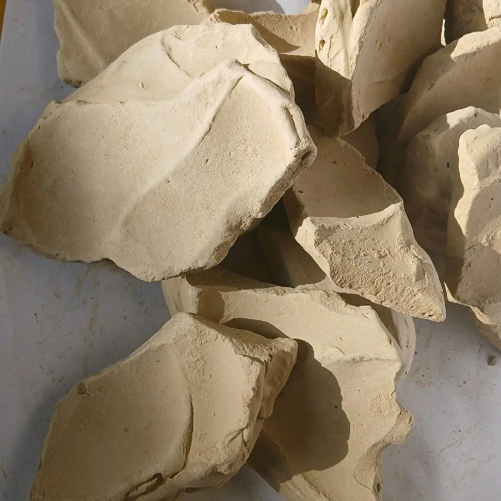Edible Clay with Crummy Sticky Texture and Rainy Aroma for Unique Consumption Experience