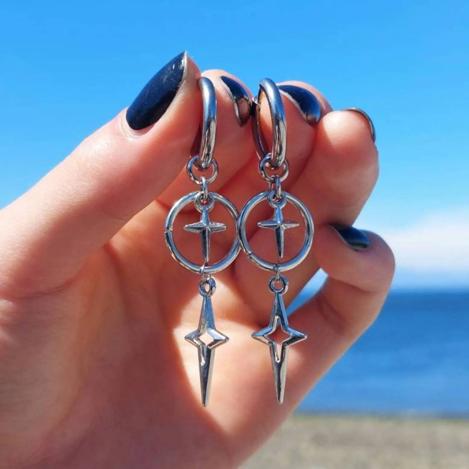 Trendy and cool personality versatile star-shaped Gothic earrings cute dangling earrings female accessories