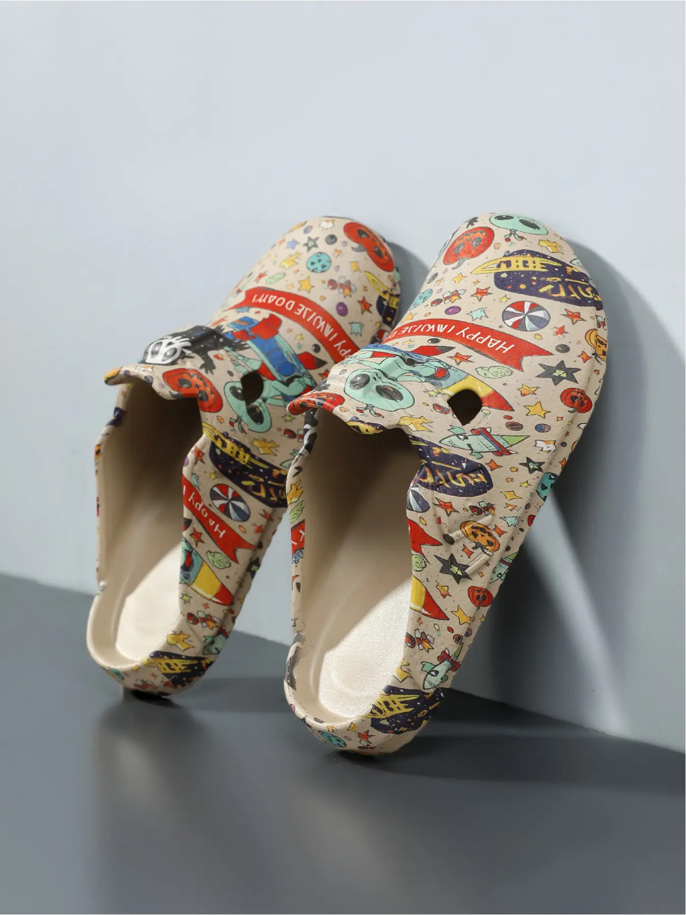 Unisex Cartoon Graffiti Clogs Slippers Footwear: Platform Elevated Design, Casual Clogs For Street Style & Commute, Slipper, Flatform