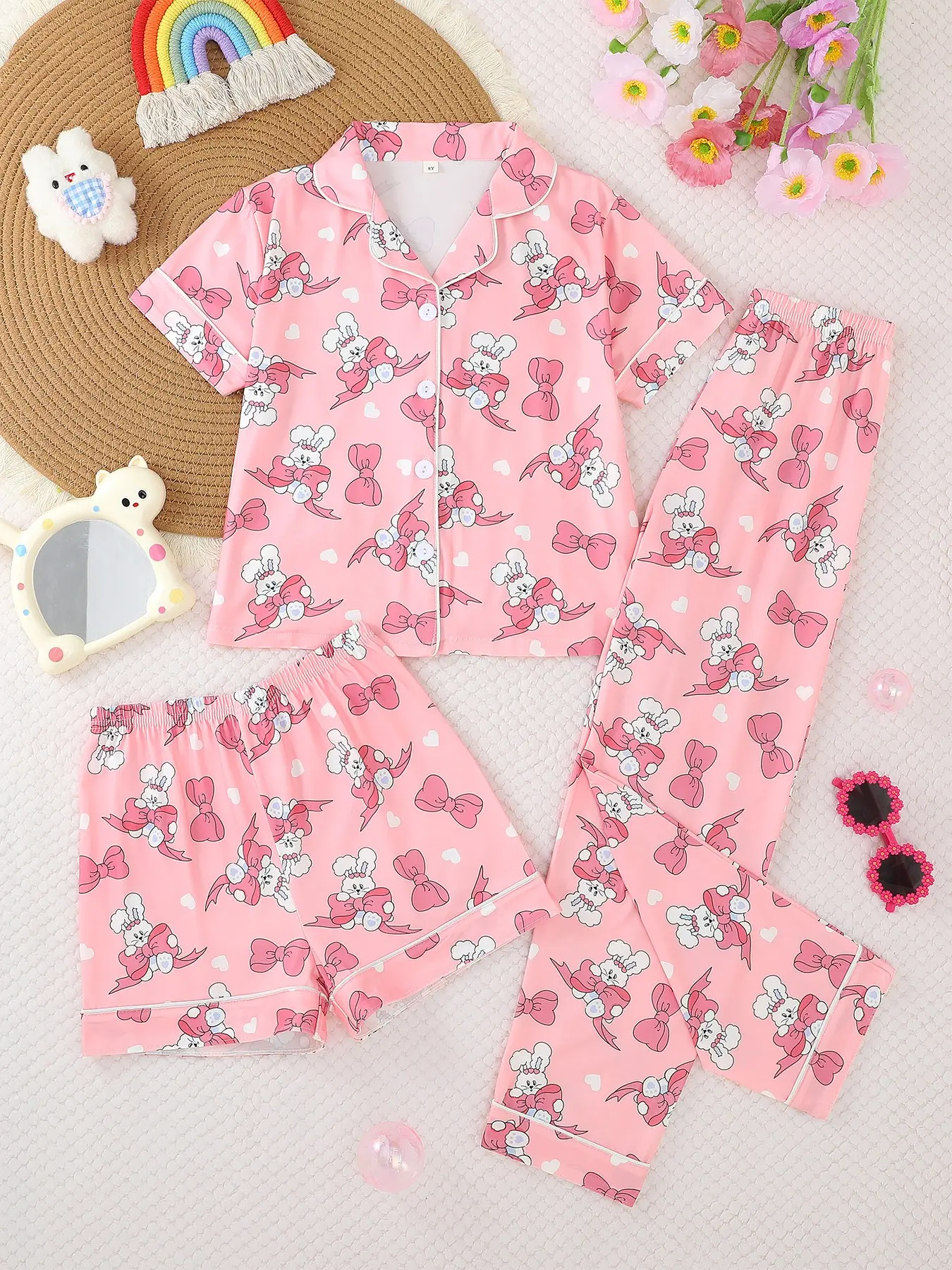 Girls' Cartoon Rabbit Bow Tie All-Over Printed Sleepwear Pajamas Set, Casual Fitted Short Sleeve Cardigan & Shorts Pants, Four Seasons Wear, Casual Comfy Collared Button Pajama Set, Cartoon Pattern Pajamas