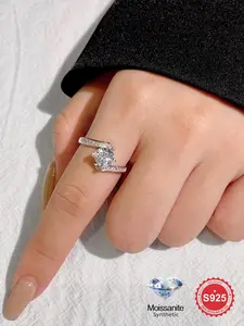 S925 Sterling Silver Synthetic Moissanite Ring, Four Claw Classic Women's Ring, Exquisite Jewelry Anniversary Gift for Ladies and Girls