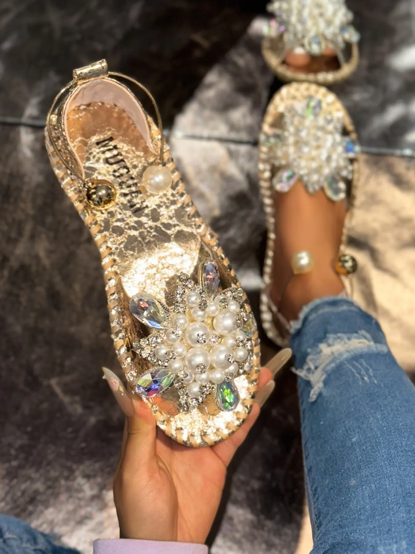 Summer Fashion Pearl Rhinestone Simple Slide Sandals, Comfortable Beach Shoes for Vacation Wear, Stylish Open Toe Design, Glitter Decorated Sandals, Casual Trendy Sandals, Glitter Design Slides, Fashionable Comfy Sandals, Fashionable Casual Sandals