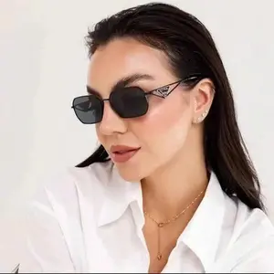 Vintage Chunky Rectangle Sunglasses – Retro Designer Inspired UV400 Eyewear for Outdoor Sports & Casual Looks