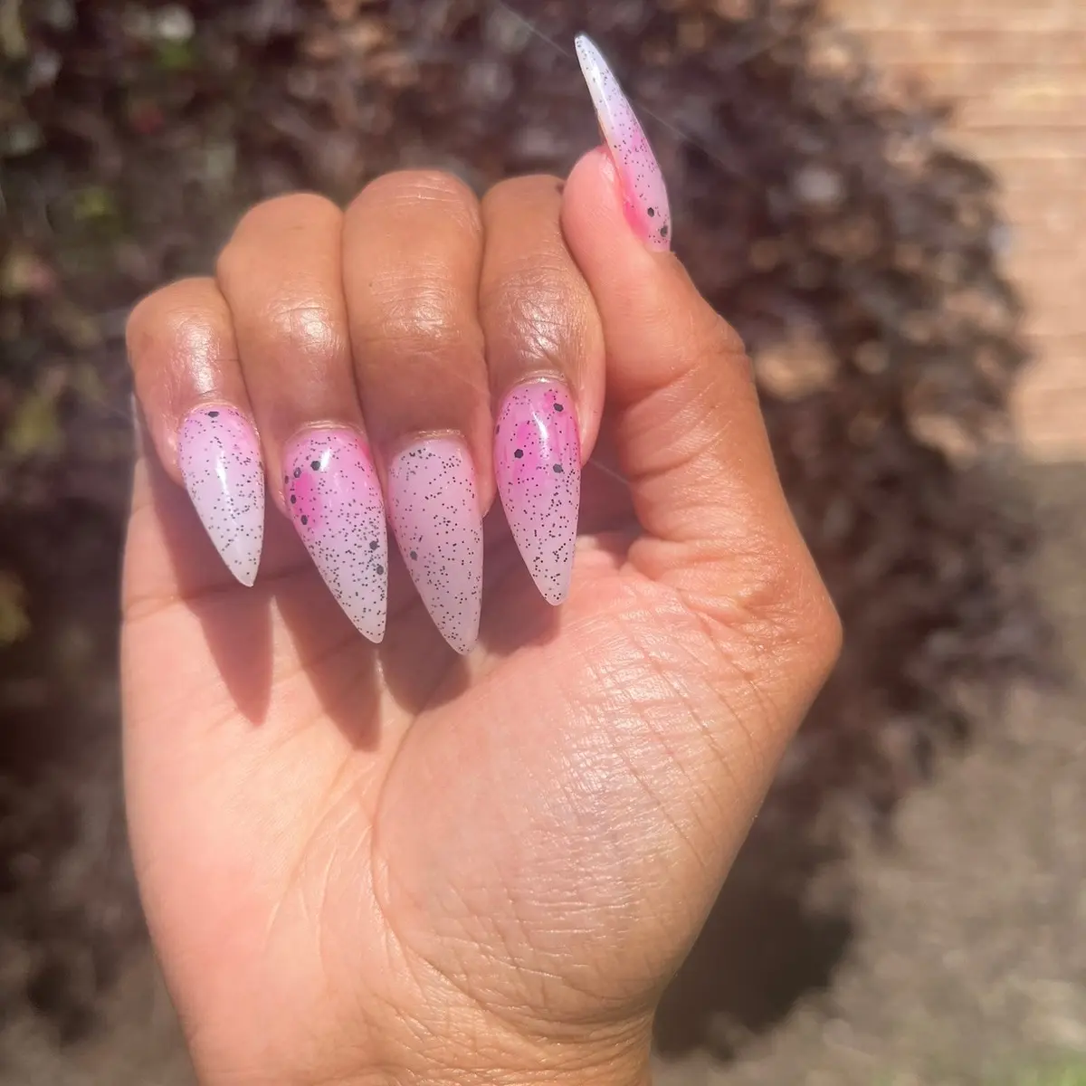 Pink and White Temperature Change Gel Nail Polish