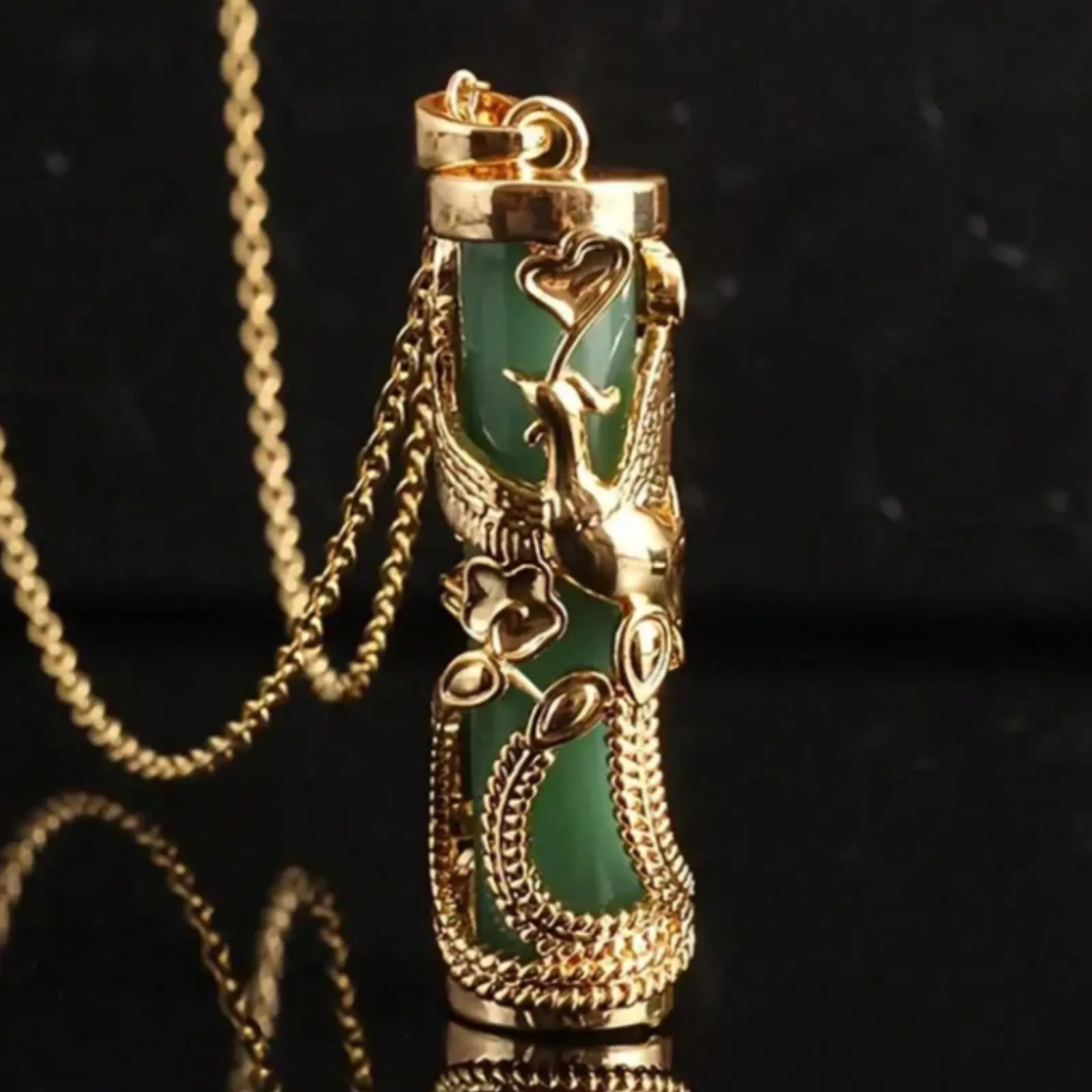 Classic 18K gold-plated phoenix pendant necklace, adorned with gemstones, a perfect everyday accessory and party gift for both men and women.