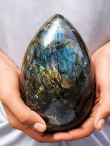 A flashy labradorite egg, egg-shaped ornament, a crystal Easter egg, Natural crystal, polished and carved, suitable for home décor, a unique holiday gift, and an excellent choice for stone collectors, a healing & meditative crystal, Aurora Crystals