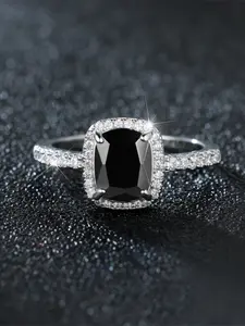 A white gold rectangular black zirconia ring is fashionable, high-end and simple, suitable for women to wear during proposals, travels and daily life, Elegant Engagement Ring, Artificial Zircon Ring
