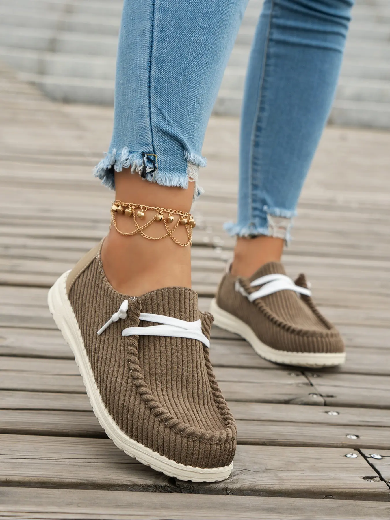 Women's Autumn New Corduroy Patchwork Lace-Up Casual Sneakers, Lightweight Fashion Shoes for Daily Wear, Comfortable and Stylish Footwear