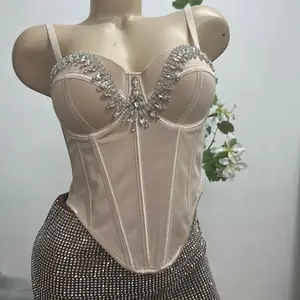 Beige corset con piedra enfrente