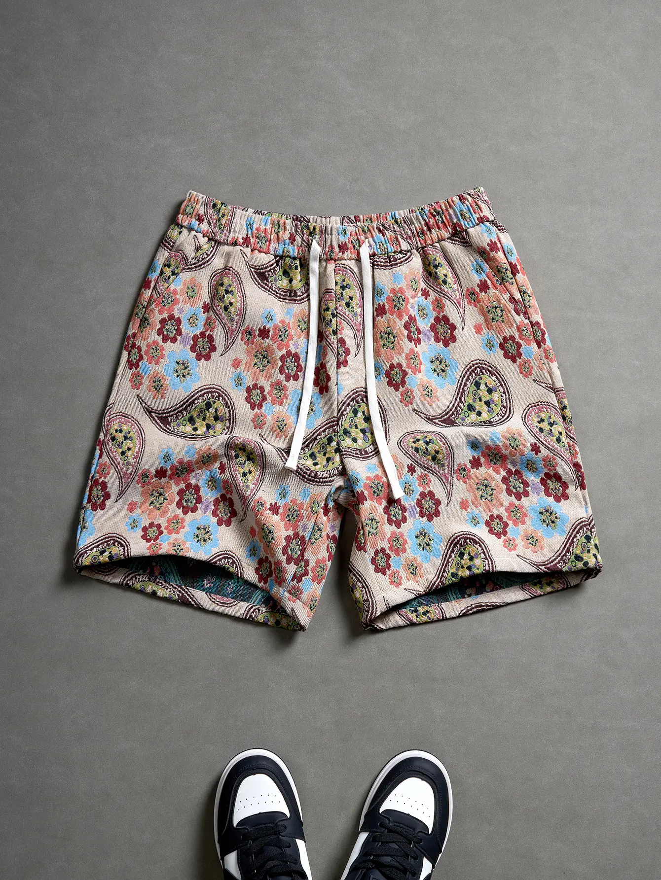 Unisex American retro paisley jacquard sweat shorts — elastic waistband with white drawstring, side and back pockets, relaxed straight leg, breathable knit fabric, summer boho ethnic print, 5″ inseam shorts