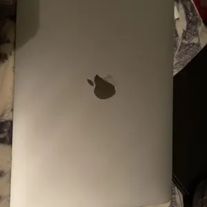 Refurbished MacBook Air M1 (13-Inch) 8-Core CPU 7-Core GPU - Acceptable Condition with 1-Year Warranty by Plug