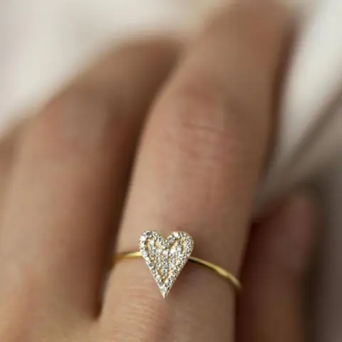 Fashion Simple Heart Design Ring, Rhinestone Decorated Ring for Women, Trendy All-match & Exquisite Jewelry for Birthday Gift, Elegant Rhinestone Ring, Heart Shaped Ring, Elegant Everyday Ring, Beautiful Rings