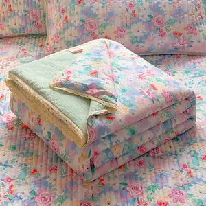 Lace-trimmed rustic floral summer quilt, ultra-soft skin-friendly air conditioning blanket, summer cooling quilt, Breathable summer quilt, Soft Lightweight, suitable for summer bedrooms, offices, leisure use