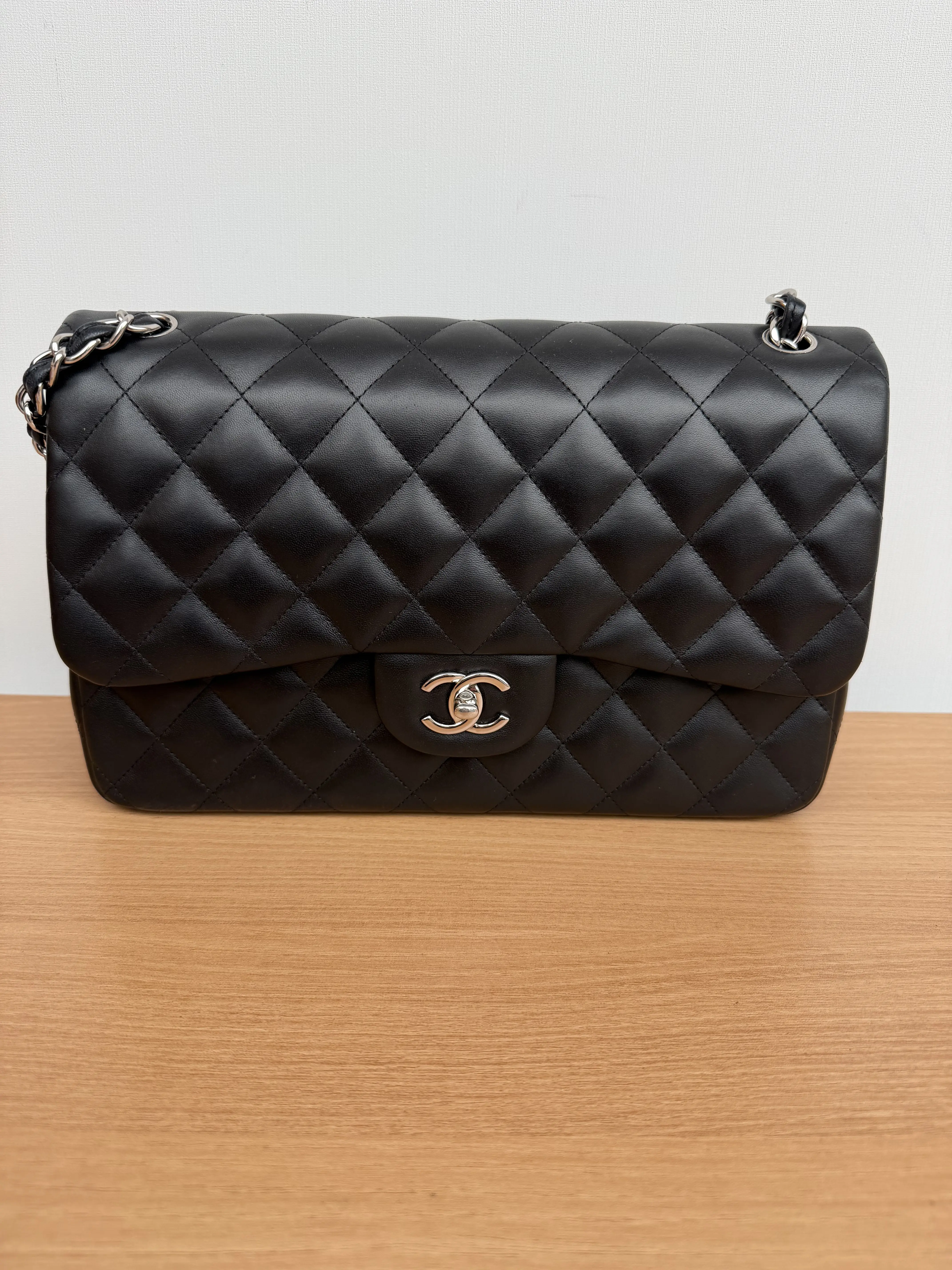 Pre-owned lamb Shoulder Bags chanel CF medium size，double flap silver metal