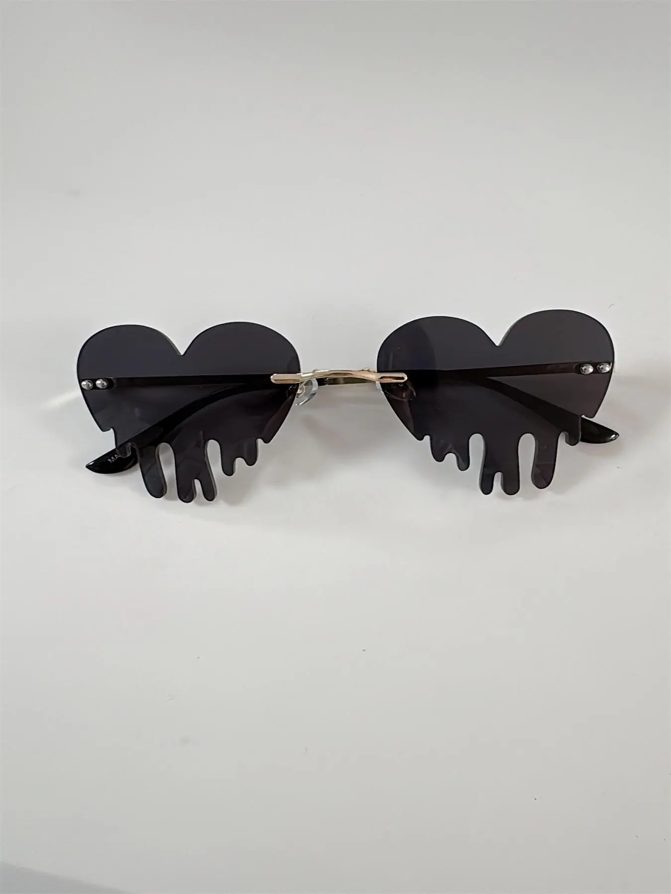 Unisex Cute Irregular Heart Design Fashionable Frames Sunglasses (1 Pair), Trendy Novelty Sunglasses for Everyday Use, Fashion Accessories for Outdoor Activities, Trendy Fashion Shades
